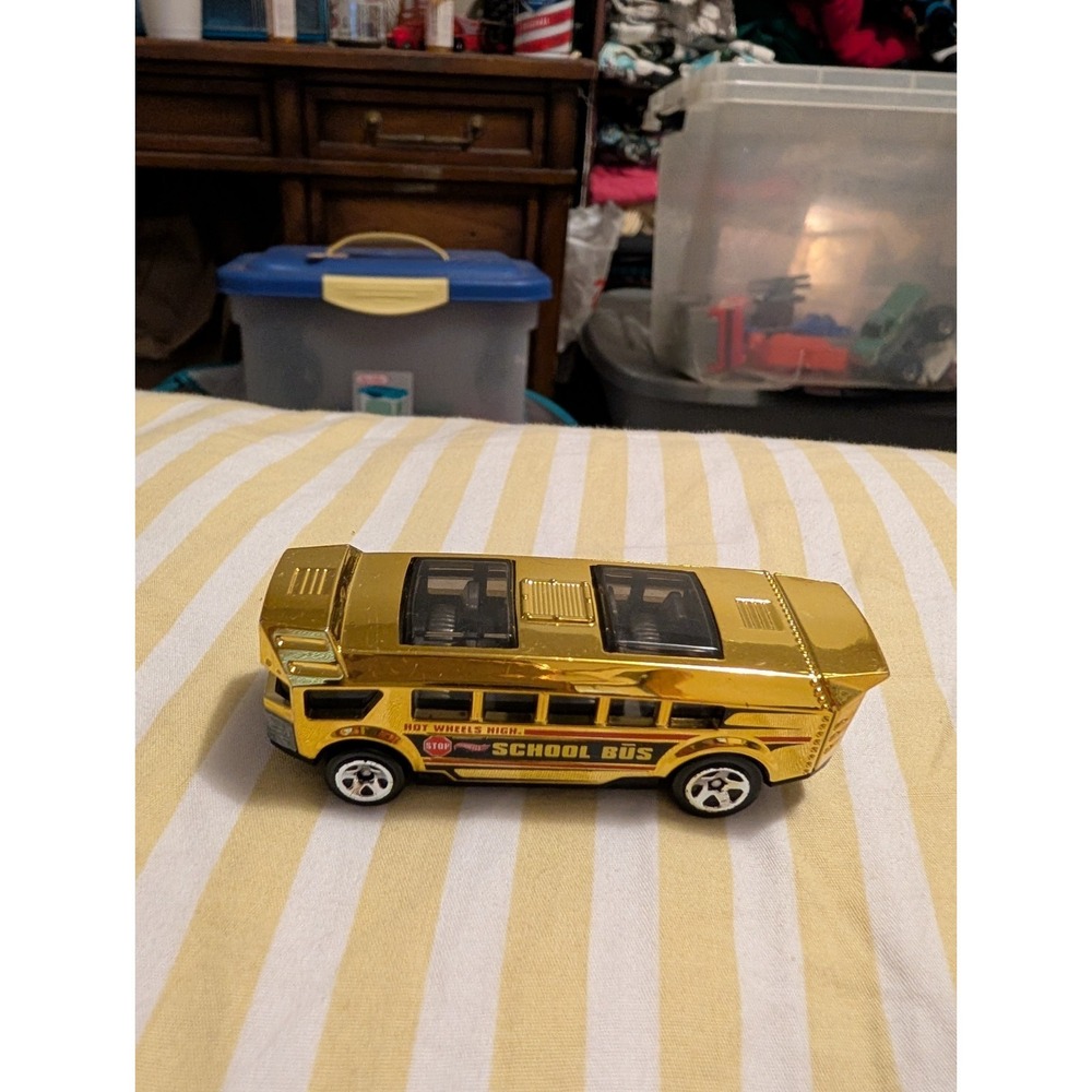 2015 Hot Wheels Super Chromes Hot Wheels High School Bus Gold Chrome 1:64